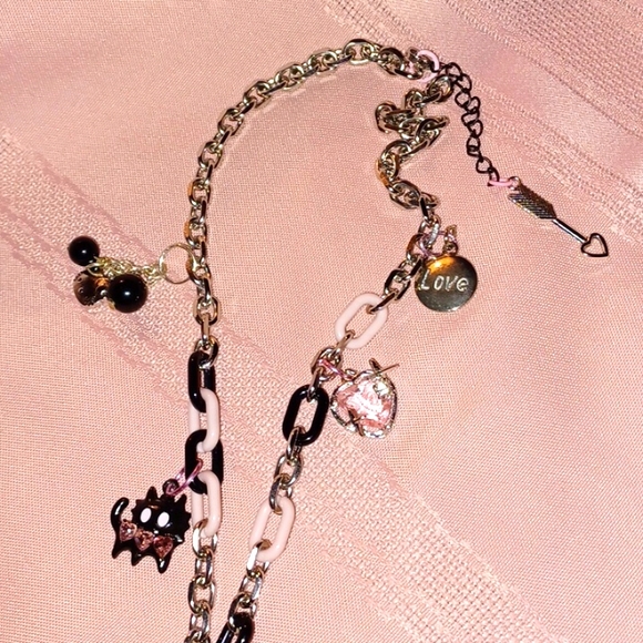 Kuromi Plush and Handmade Necklace - Picture 8 of 11